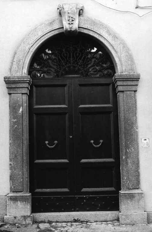 portale - ad arco - ambito Italia centrale (secc. XVIII/ XIX)