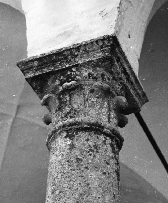 capitello di colonna, serie - ambito viterbese (sec. XV)
