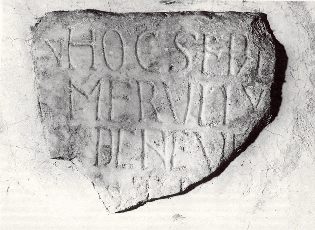 lapide tombale, frammento - ambito cassinese (secc. XII/ XIII)