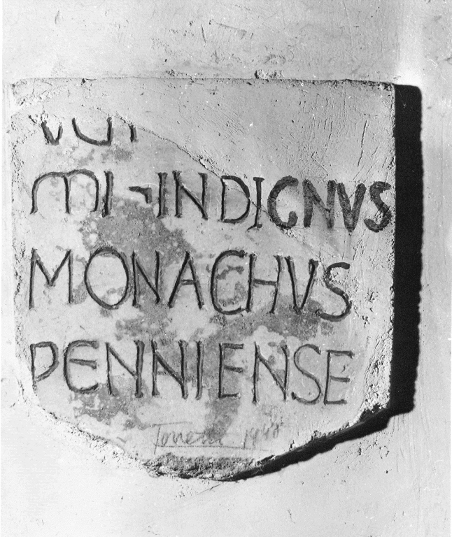 lapide, frammento - ambito cassinese (secc. XII/ XIII)