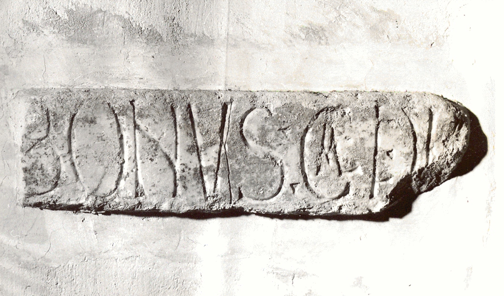 lapide tombale, frammento - ambito cassinese (secc. XI/ XII)