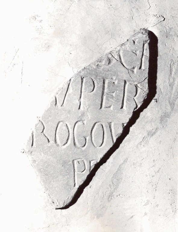 lapide tombale, frammento - ambito cassinese (sec. XII)