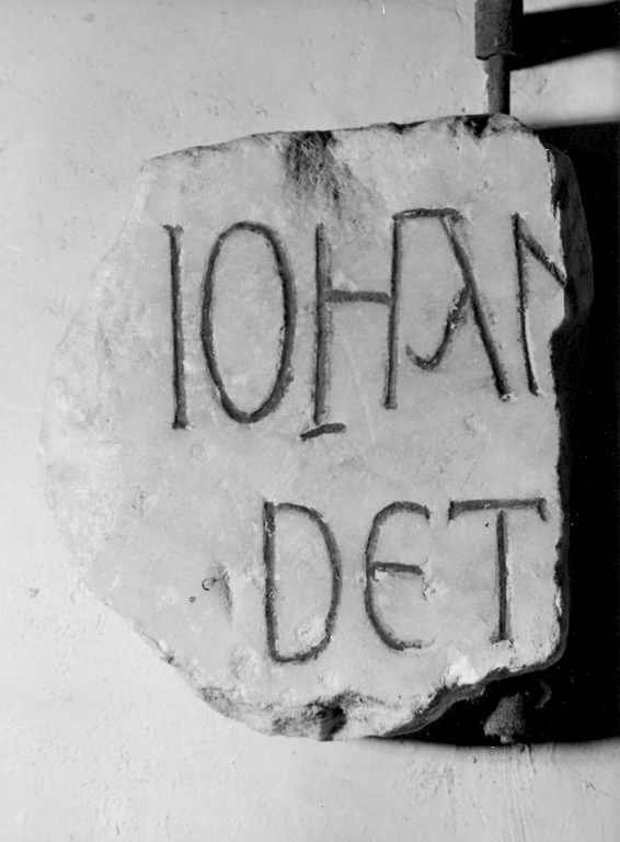 lapide, frammento - ambito cassinese (secc. XI/ XII)