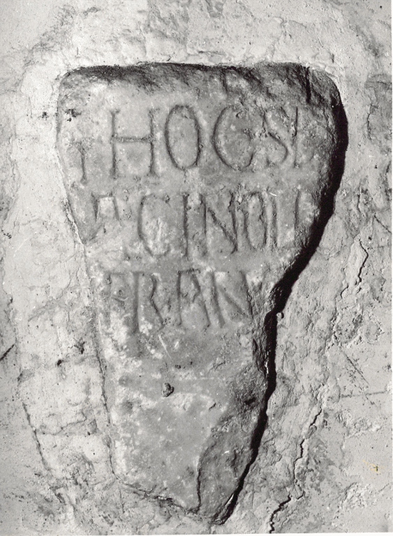 lapide tombale, frammento - ambito cassinese (sec. XIII)