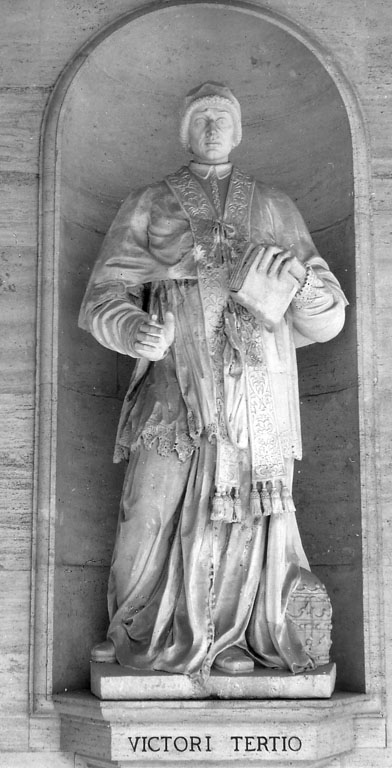 papa Vittore III (statua) di Campi Paolo (prima metà sec. XVIII)