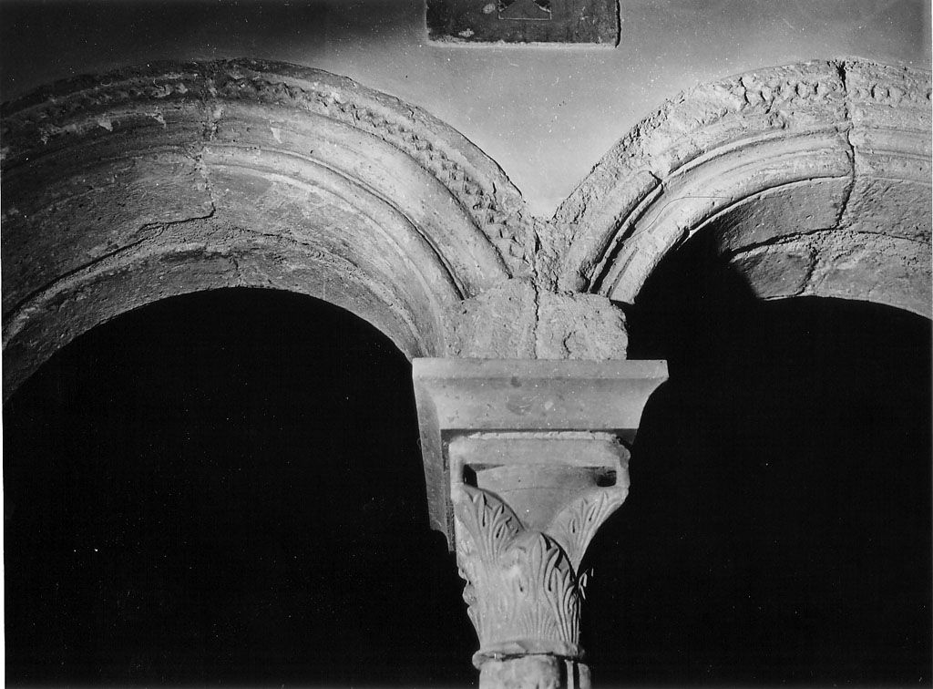 bifora - ambito Italia centro-meridionale (sec. XIV)