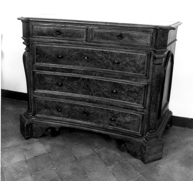 cassettone - produzione romana (primo quarto sec. XVIII)