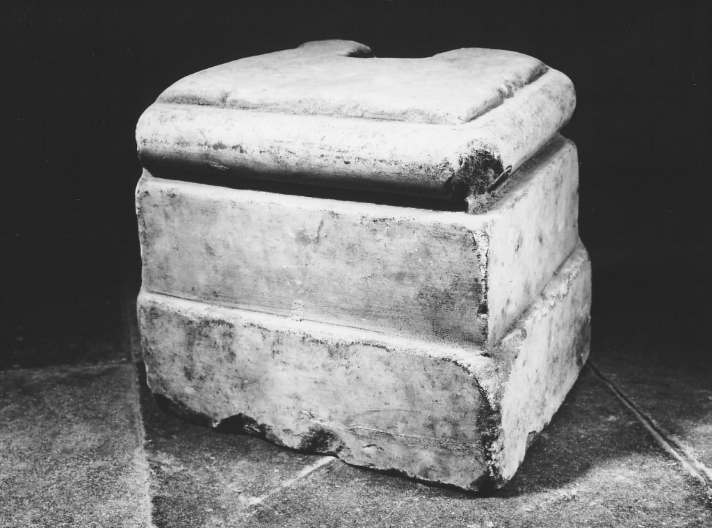 basamento, frammento - ambito viterbese (sec. XII)