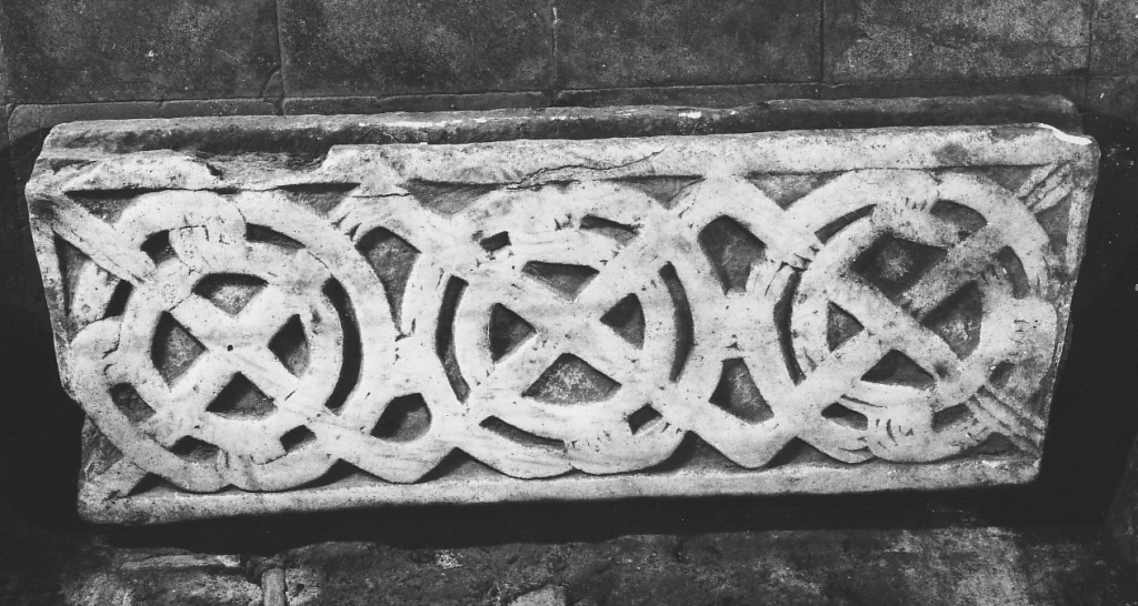 pilastrino, frammento - ambito laziale (sec. IX)