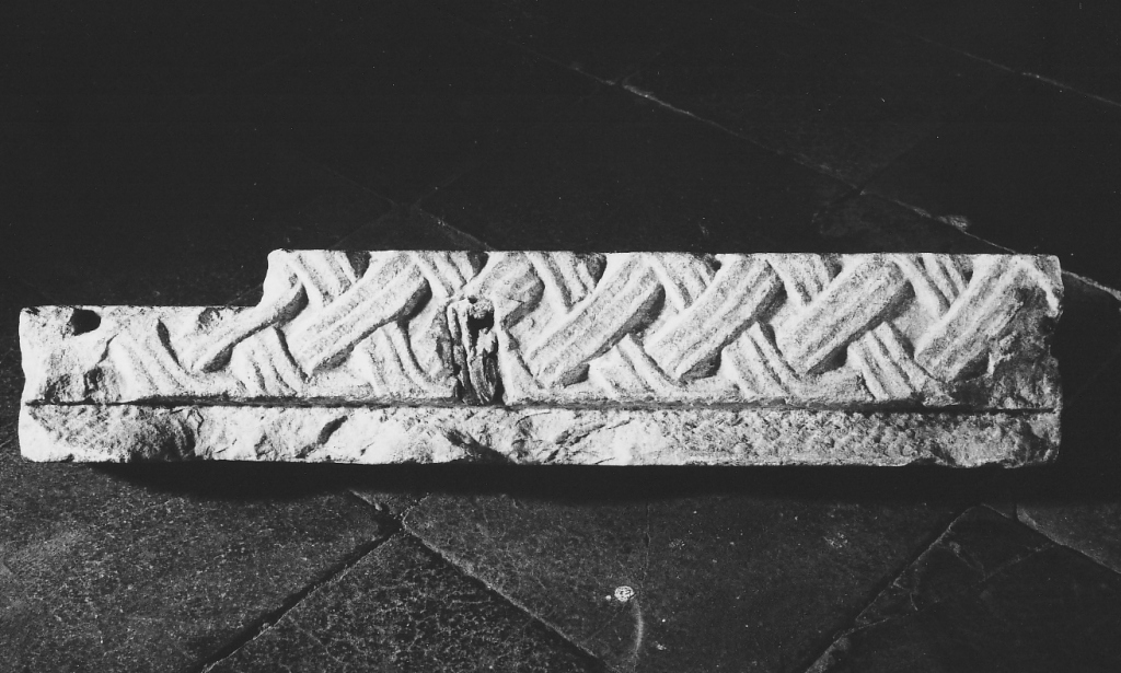 cornice, frammento - ambito laziale (sec. IX)