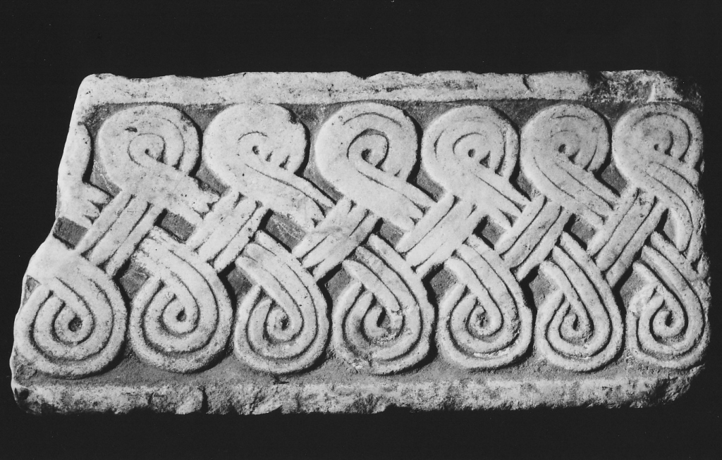 cornice, frammento - ambito laziale (sec. IX)