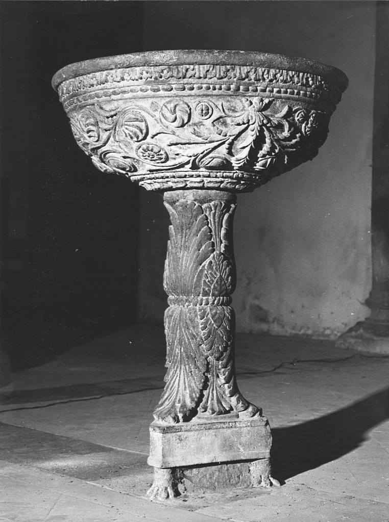 acquasantiera - a fusto - ambito laziale (fine/inizio secc. XV/ XVI)