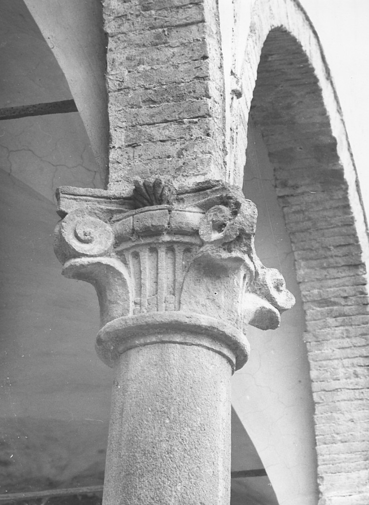 capitello di colonna - ambito laziale (fine/inizio secc. XV/ XVI)