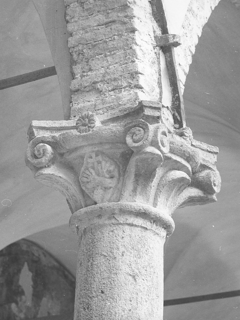 capitello di colonna - ambito laziale (fine/inizio secc. XV/ XVI)