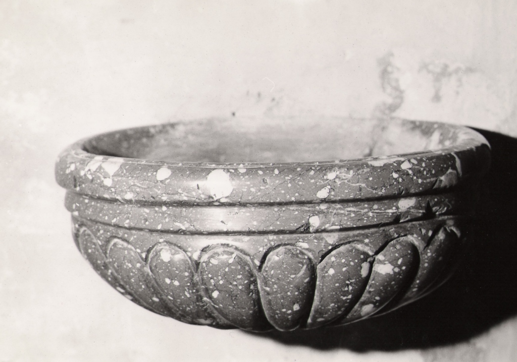 acquasantiera - ambito reatino (secc. XVIII/ XIX)