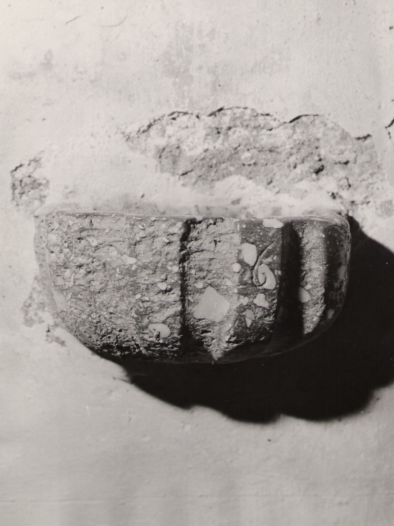 acquasantiera - a conchiglia - ambito reatino (secc. XVIII/ XIX)