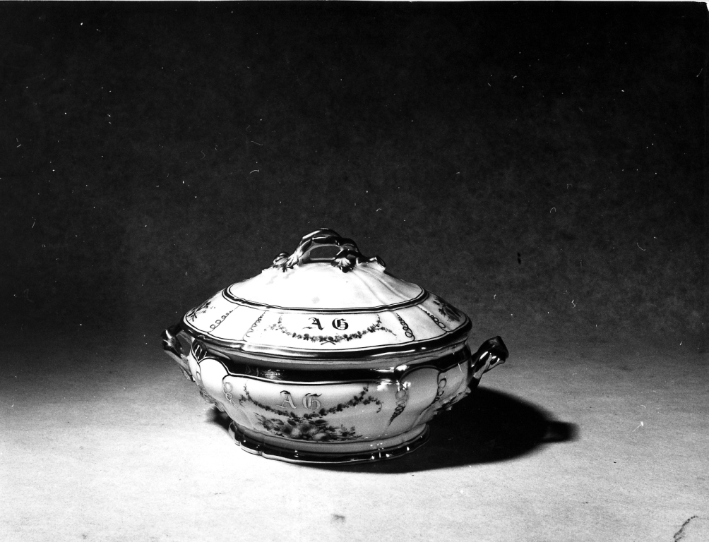 servizio di piatti, insieme - manifattura francese (sec. XIX)