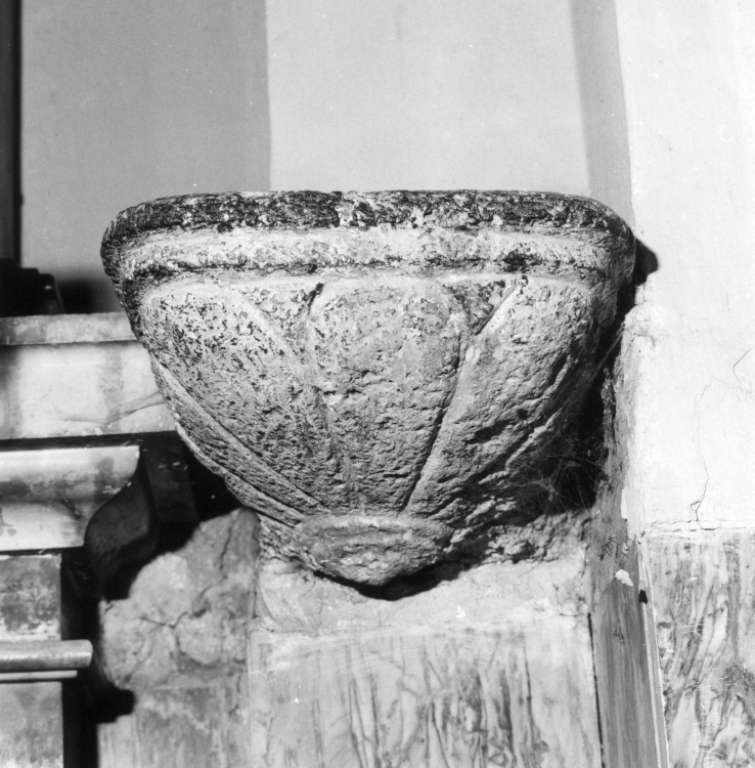 acquasantiera - a conchiglia - ambito laziale (sec. XVII)