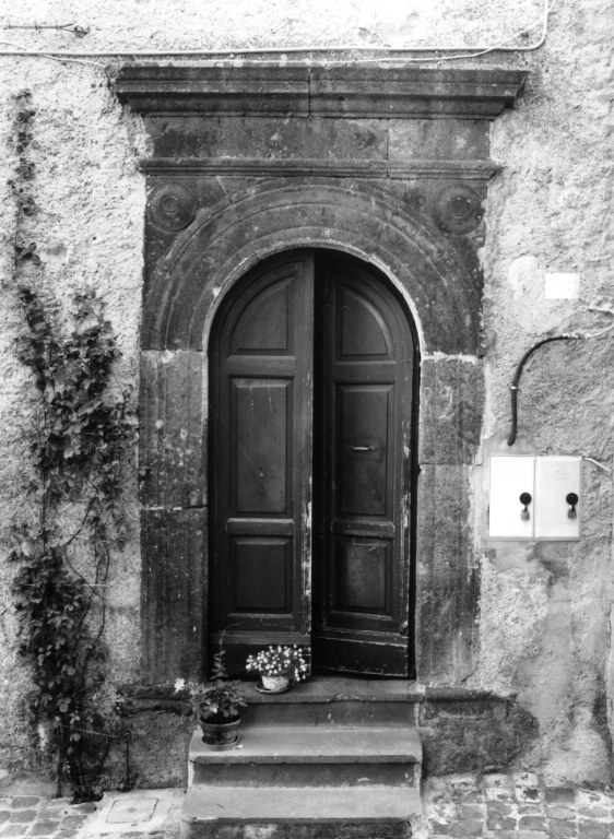 portale - ambito laziale (secc. XV/ XVI)