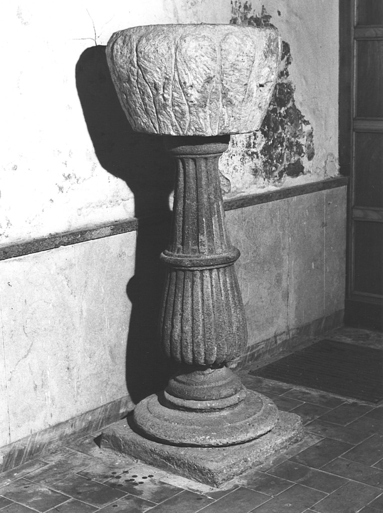 acquasantiera - a fusto - ambito laziale (sec. VIII, secc. XV/ XVI)