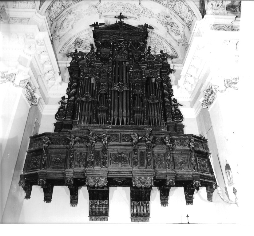 cassa d'organo di Chiuccia Giovan Battista (attribuito), Vibani Alessandro (attribuito) (sec. XVII)