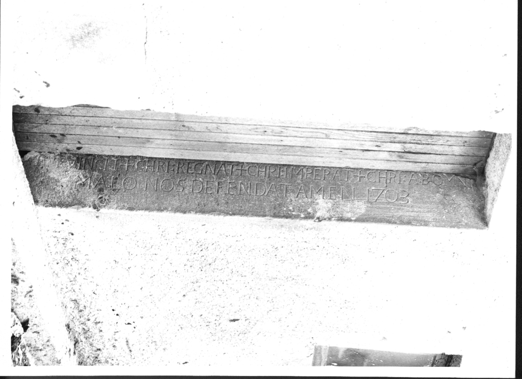 architrave, frammento - ambito reatino (sec. XVIII)