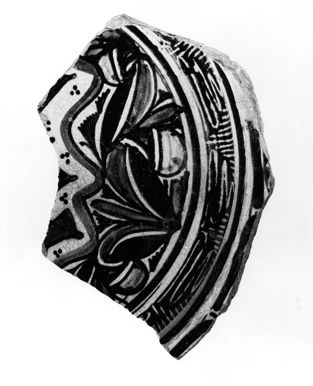 piatto, frammento - manifattura viterbese (sec. XV)