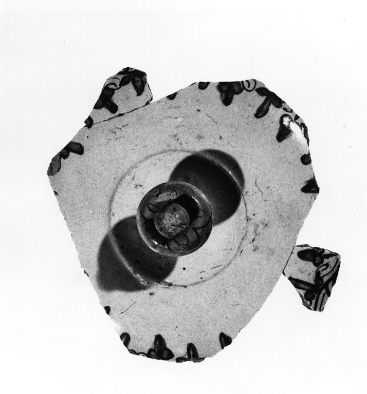 coperchio, frammento - manifattura derutense (fine sec. XVI)