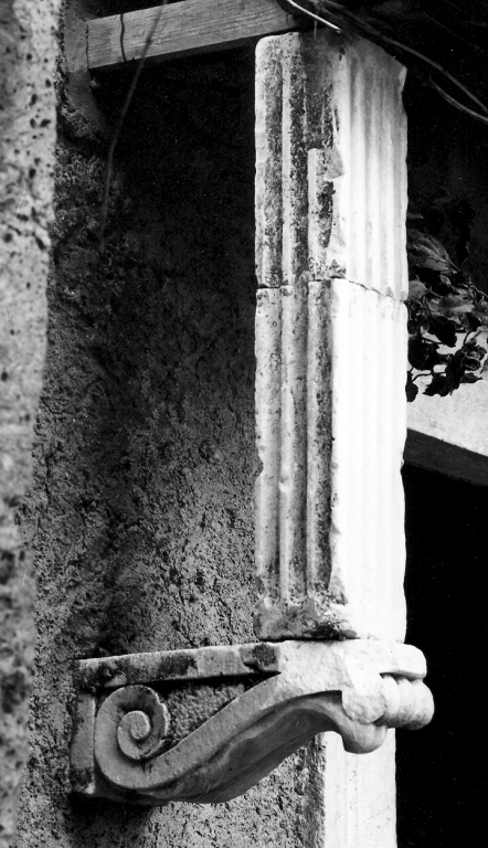 decorazione plastico-architettonica, frammento - ambito laziale (sec. XVI)