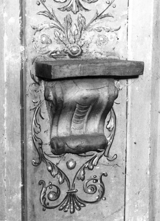 mensola architettonica - a voluta - ambito laziale (sec. XVIII)