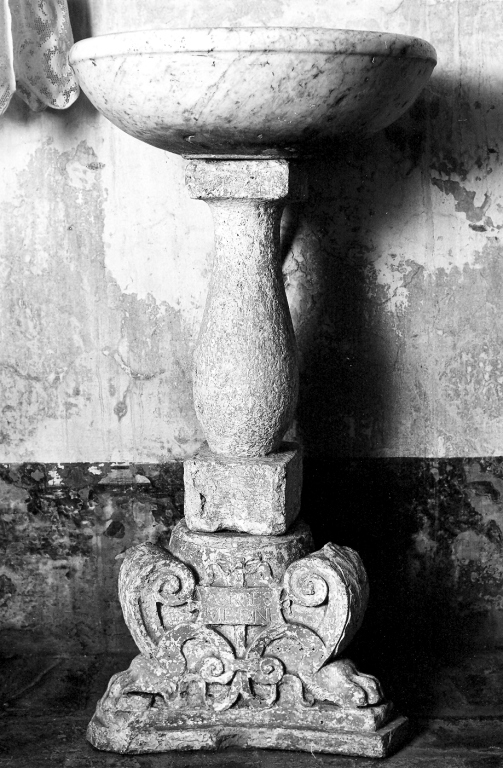 acquasantiera - a fusto - ambito laziale (secc. XVI/ XVII)