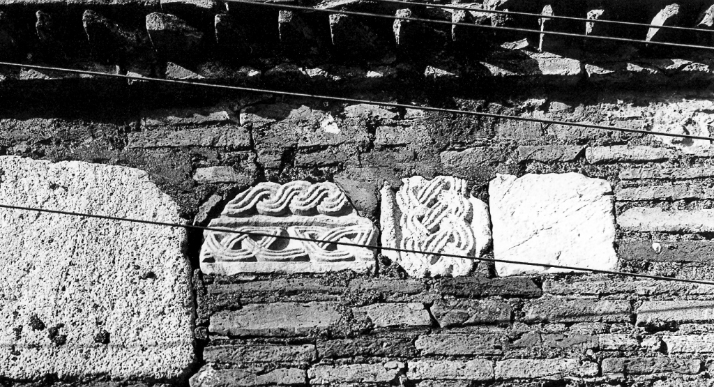 cornice architettonica, frammento - ambito laziale (sec. IX)