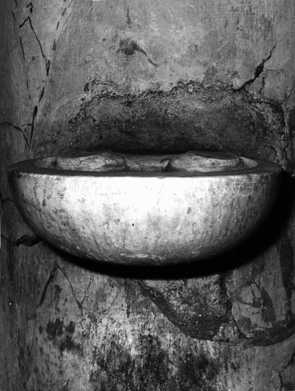 acquasantiera da parete - ambito laziale (sec. XVII)