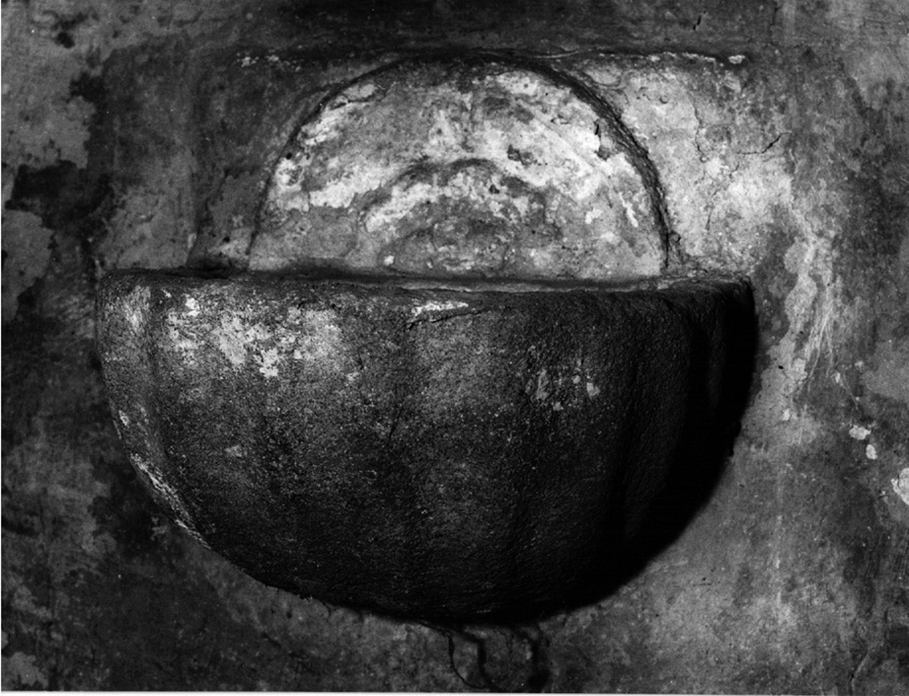 acquasantiera - ambito laziale (sec. XIV)