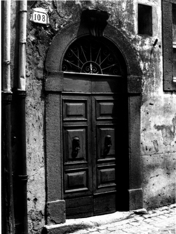 portale - ad arco - ambito viterbese (fine/inizio secc. XVII/ XVIII)