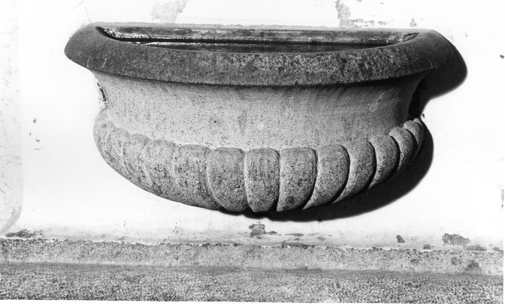 acquasantiera da parete - ambito laziale (sec. XIX)