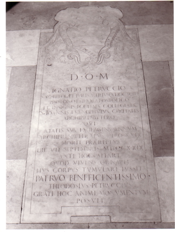 lapide tombale - ambito viterbese (prima metà sec. XVIII)