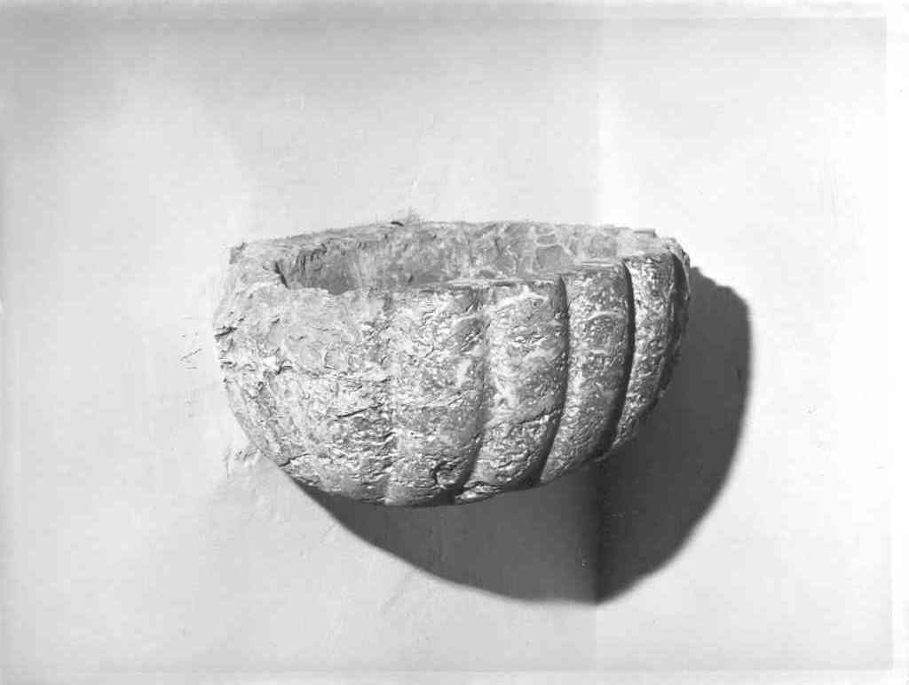 acquasantiera da parete - ambito laziale (sec. XVIII)