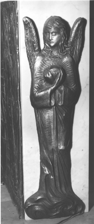 angelo con pane eucaristico (scultura) - ambito laziale (seconda metà sec. XX)