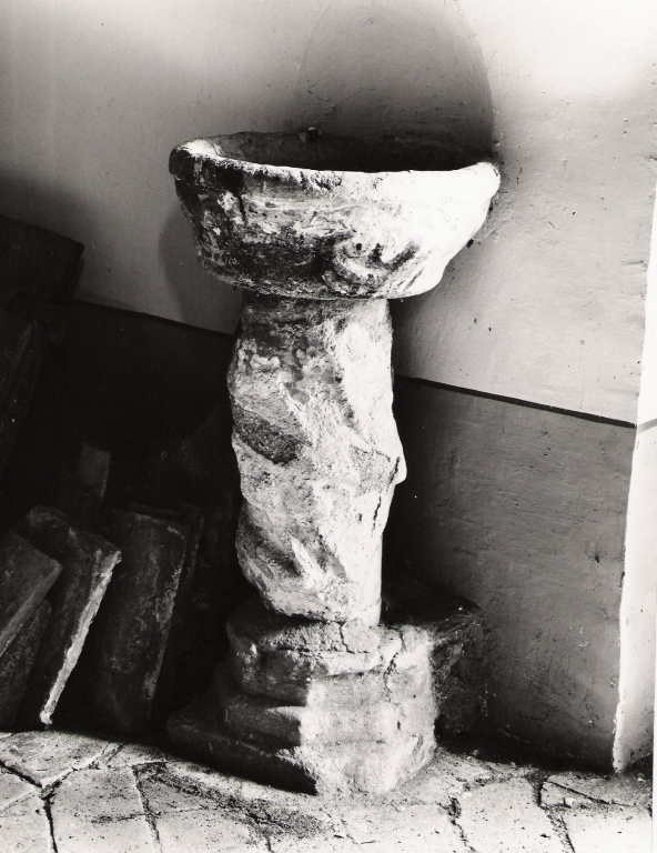 acquasantiera - a fusto - ambito laziale (secc. XVI/ XVII)