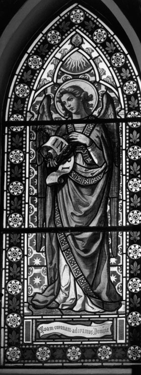 Angelo con titolo della croce e corona di spine (vetrata) di Tubino Gaetano (secc. XIX/ XX)