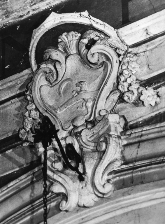 stemma gentilizio (rilievo) - ambito laziale (seconda metà sec. XVIII)