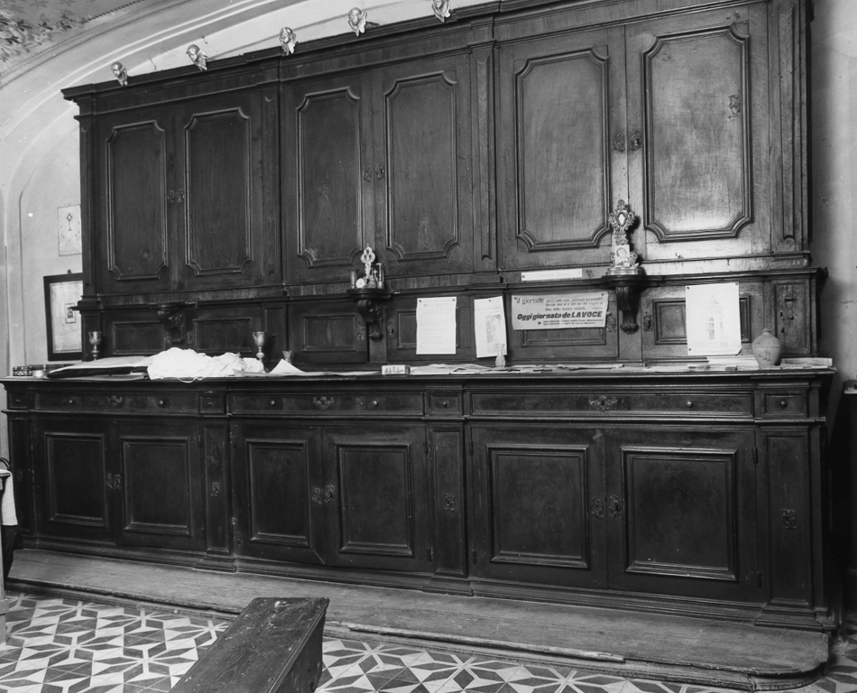 credenza da sacrestia con alzata - ambito laziale (sec. XIX)