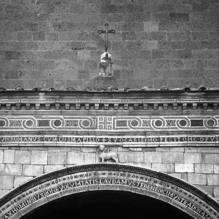 decorazione plastico-architettonica di Jacopo di Lorenzo (attribuito), Cosma (attribuito) (inizio sec. XIII)