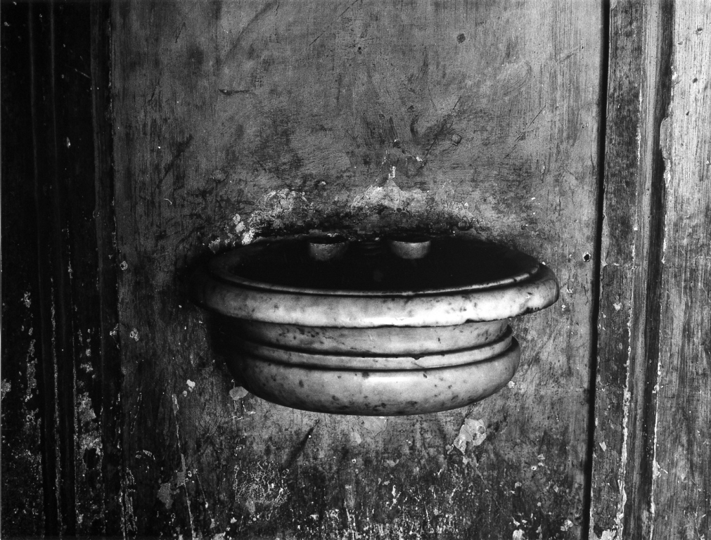 acquasantiera da parete - ambito laziale (prima metà sec. XVIII)