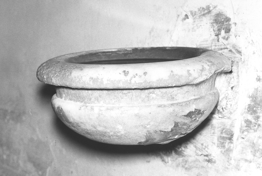 acquasantiera da parete - ambito laziale (sec. XVII)