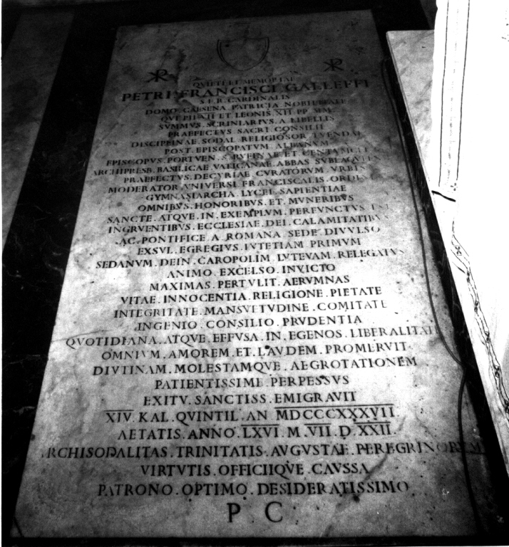 stemma cardinalizio (lapide tombale) - ambito romano (sec. XIX)