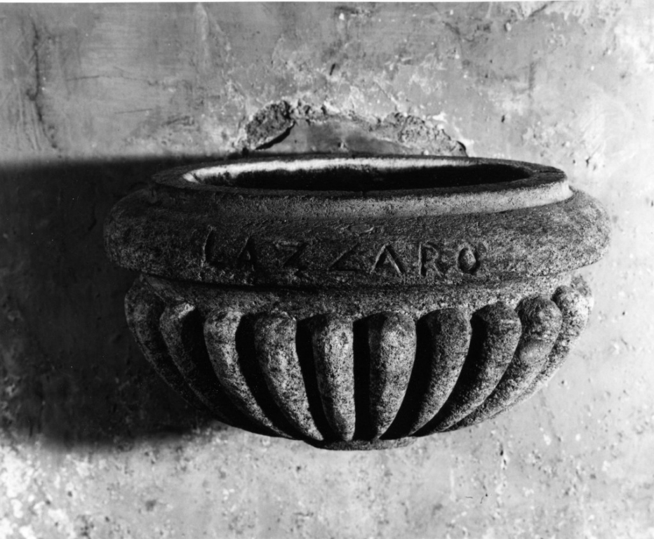 acquasantiera da parete, coppia - bottega Italia centrale (sec. XVII)