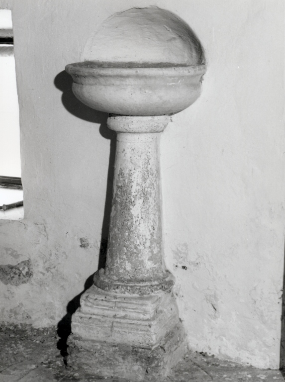 acquasantiera - bottega Italia centrale (sec. XVI)