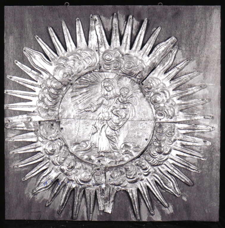 Madonna con Bambino entro nuvola raggiata (rilievo) - ambito laziale (sec. XVIII)